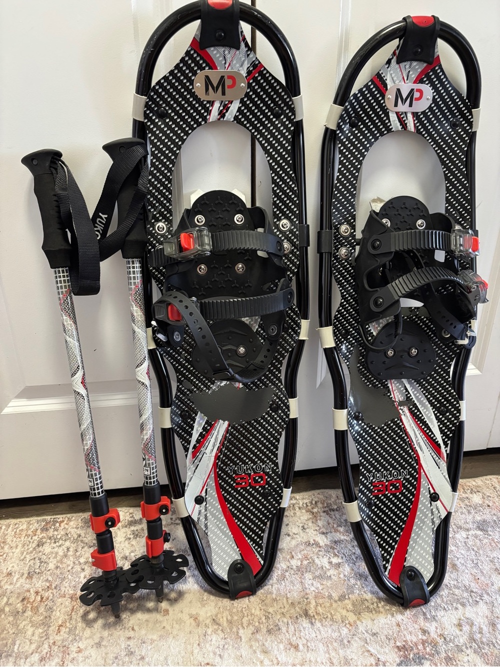 MP Carbon-Style Snowshoes with Trekking Poles - Black, Red, White